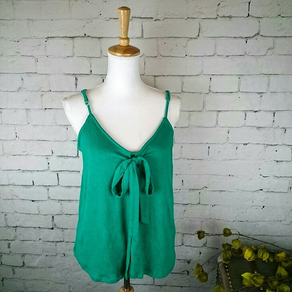 NWOT Love & Let Love bow front sleeveless top - Picture 1 of 6